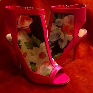 YOKI Floral Mesh & Fuschia Pink Zip Up Pumps